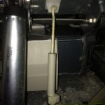 Componentă de sistem de refrigerare cu tuburi și conexiuni vizibile într-un mediu tehnic.