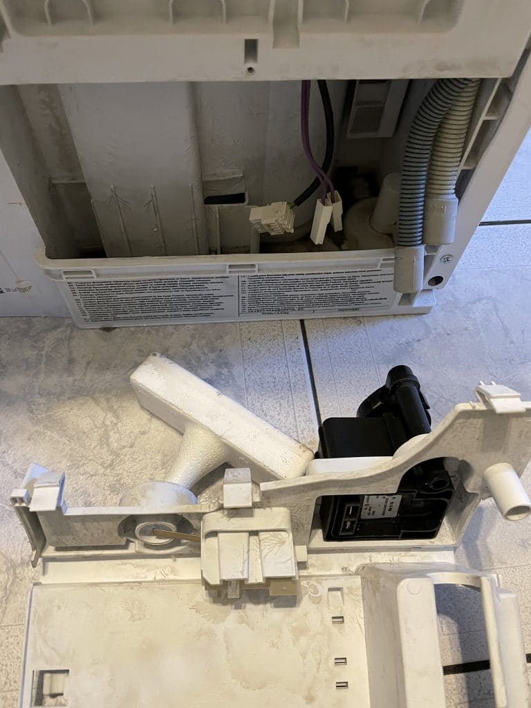 Pompa evacuare uscator rufe